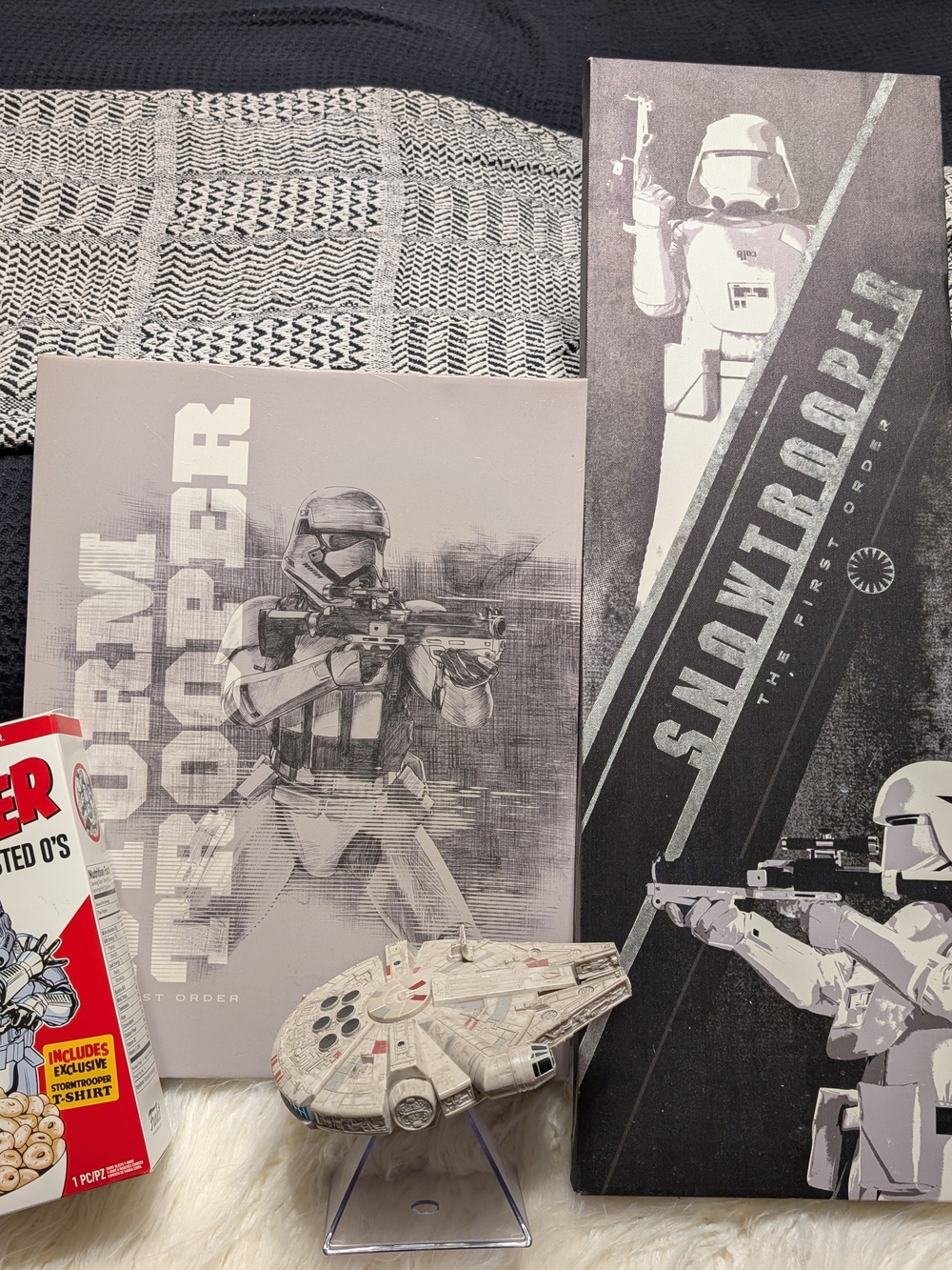 Star Wars Millennium Falcon Bluetooth Speaker with Snowtrooper Art Prints